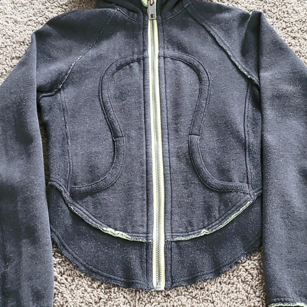 Lululemon Shaped Scuba Hoodie Size 2 - Picture 3 of 8
